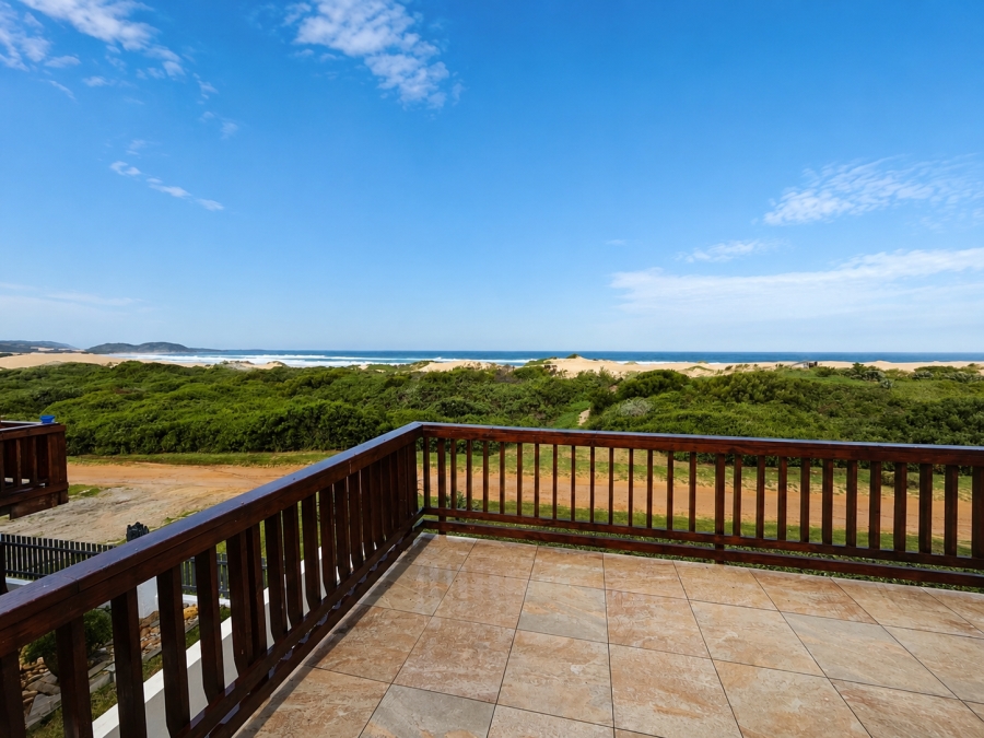 5 Bedroom Property for Sale in Oyster Bay Eastern Cape